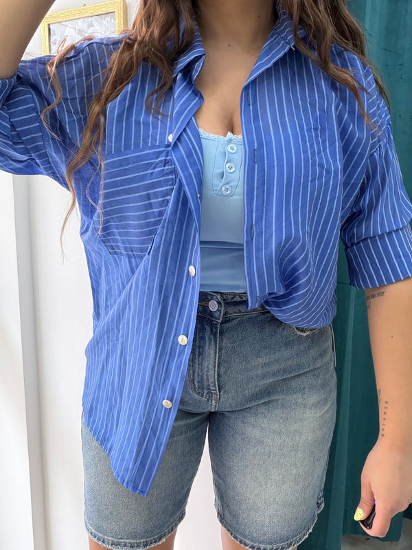 Camicia azzurra righe